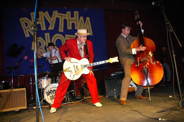 min 2005 11 27 riot 099